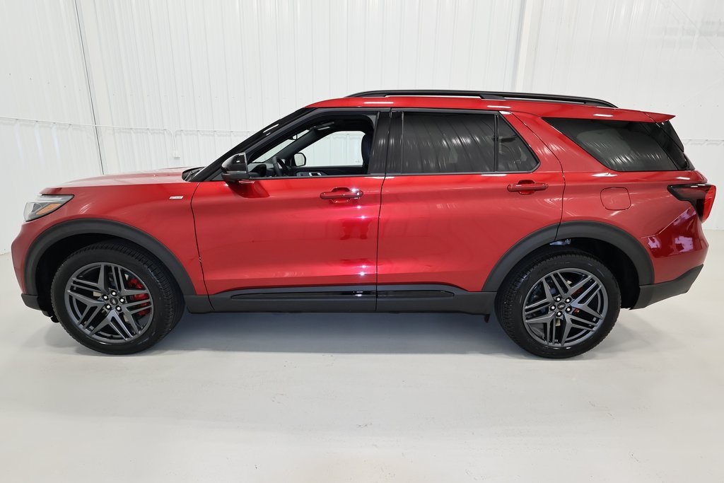 2025 Ford Explorer ST-Line photo 2