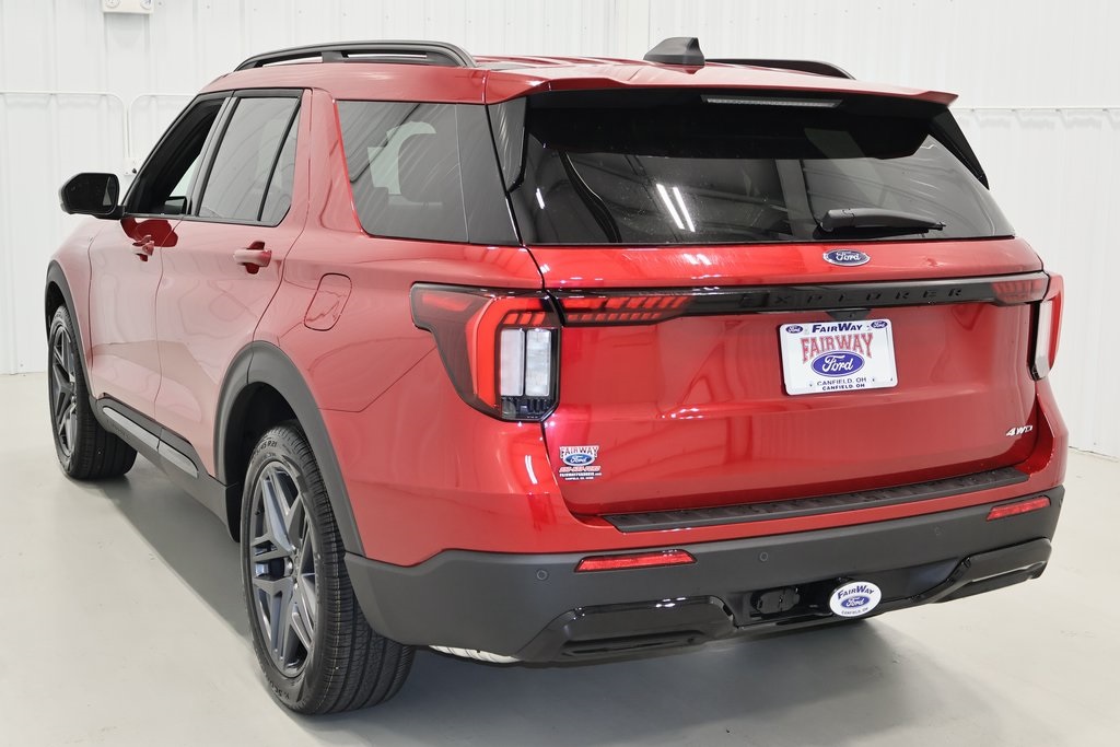 2025 Ford Explorer ST-Line photo 3