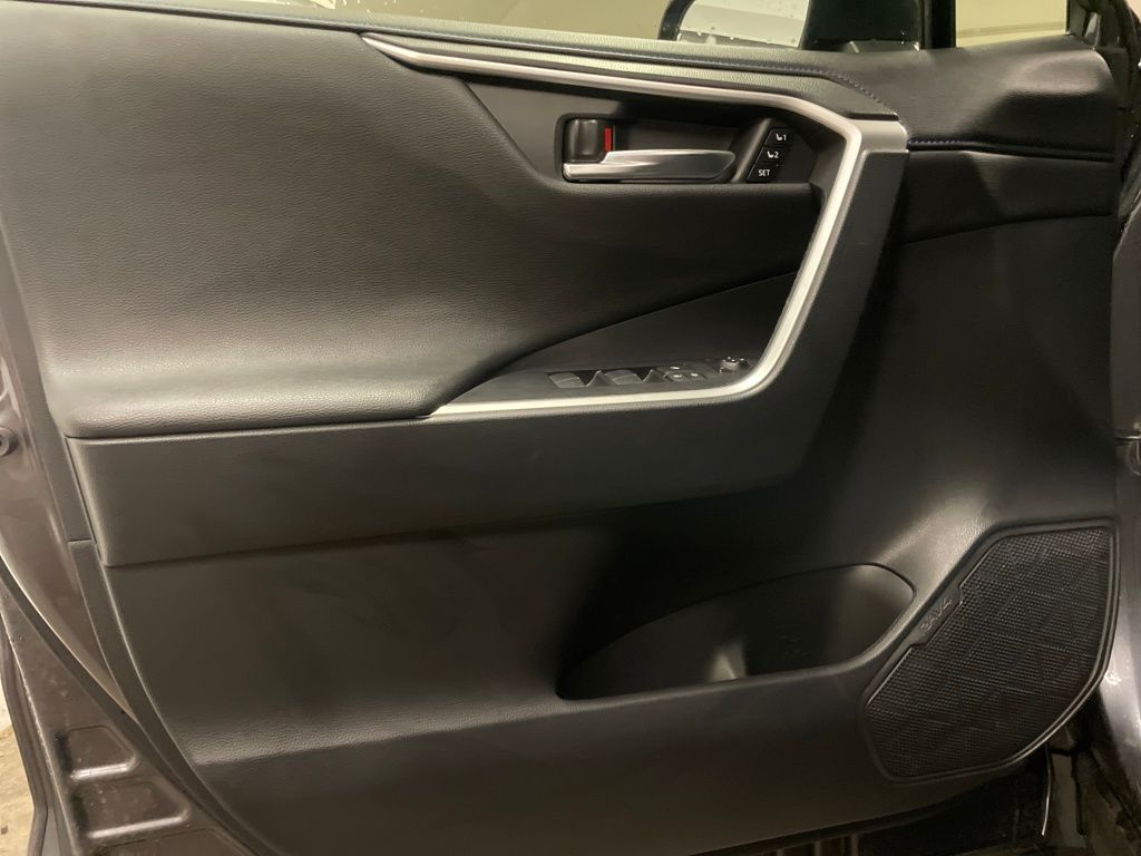 2024 Toyota RAV4 Hybrid XSE photo 16