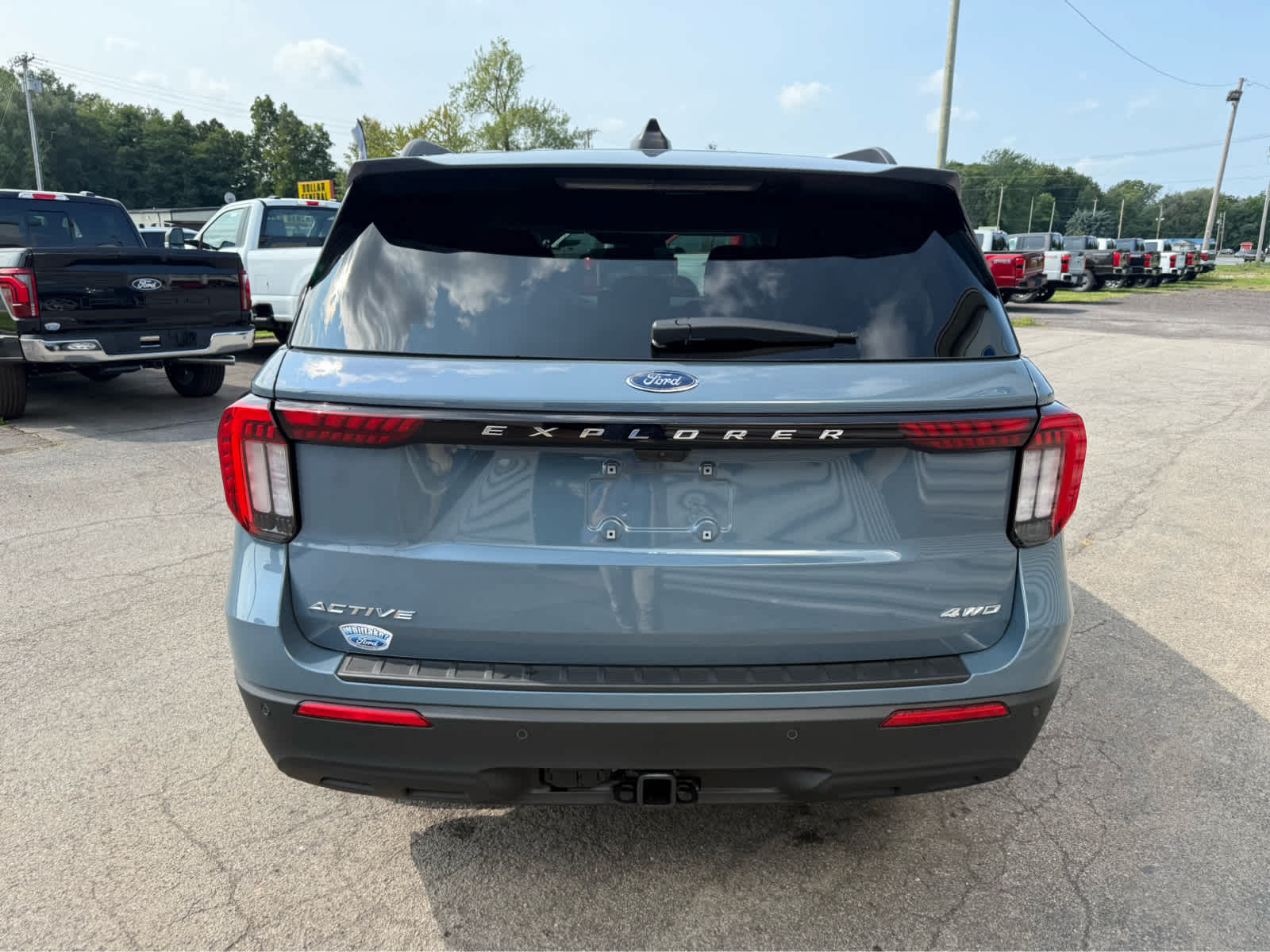 2025 Ford Explorer photo 2