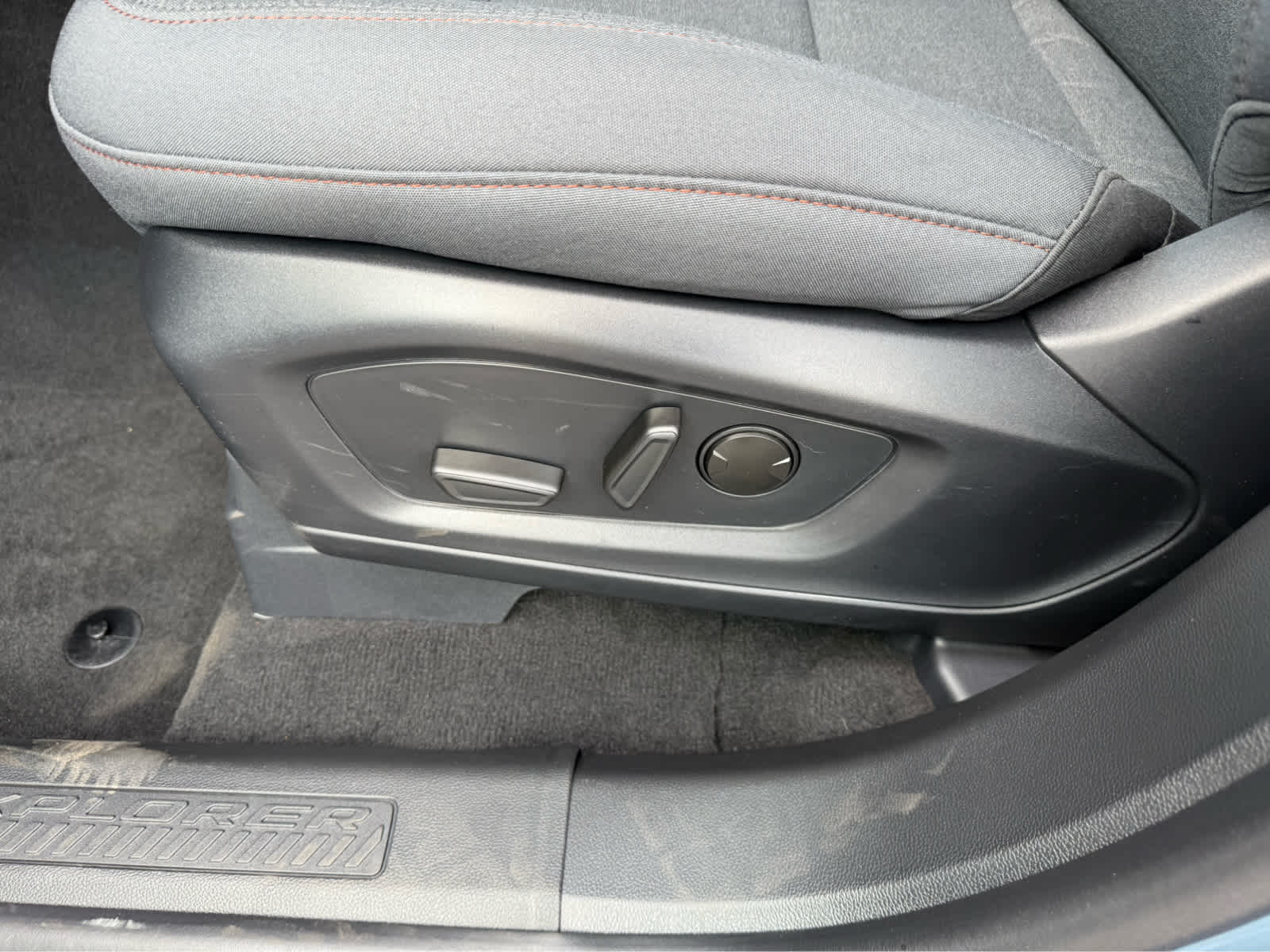 2025 Ford Explorer photo 6