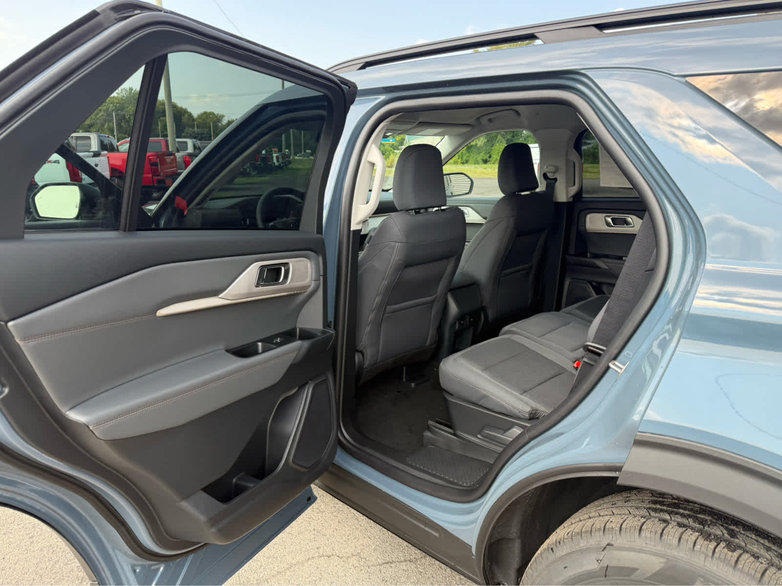 2025 Ford Explorer photo 13