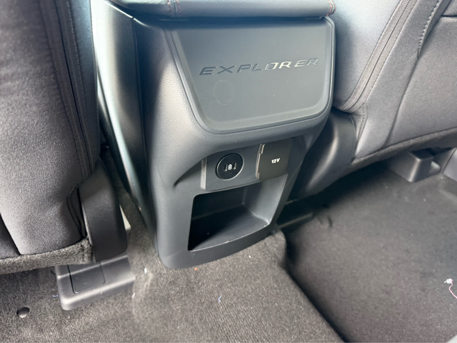 2025 Ford Explorer photo 14