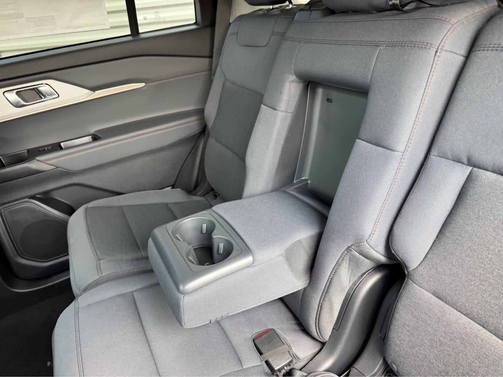2025 Ford Explorer photo 15