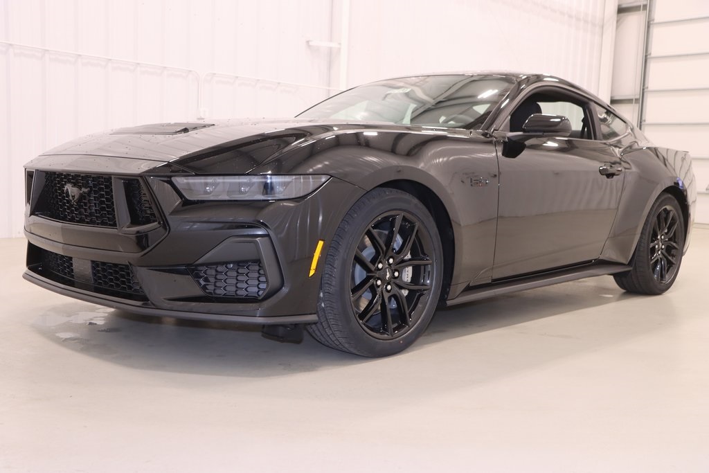 2025 Ford Mustang GT photo 3