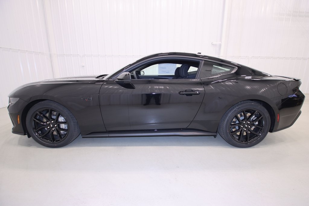 2025 Ford Mustang GT photo 4