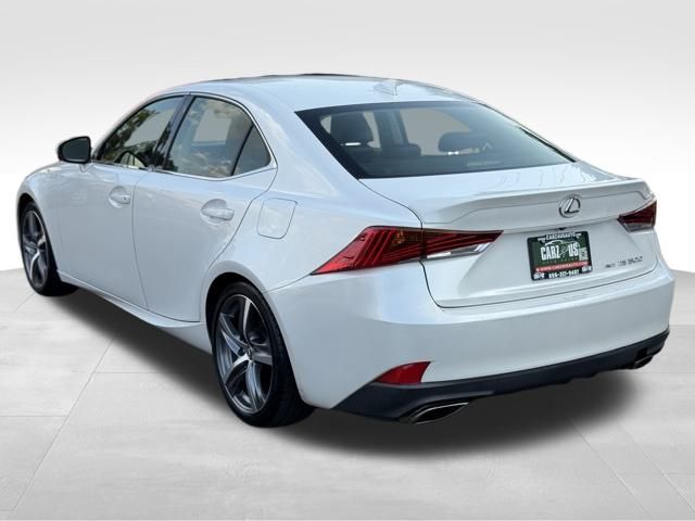 2017 Lexus IS 300 photo 9