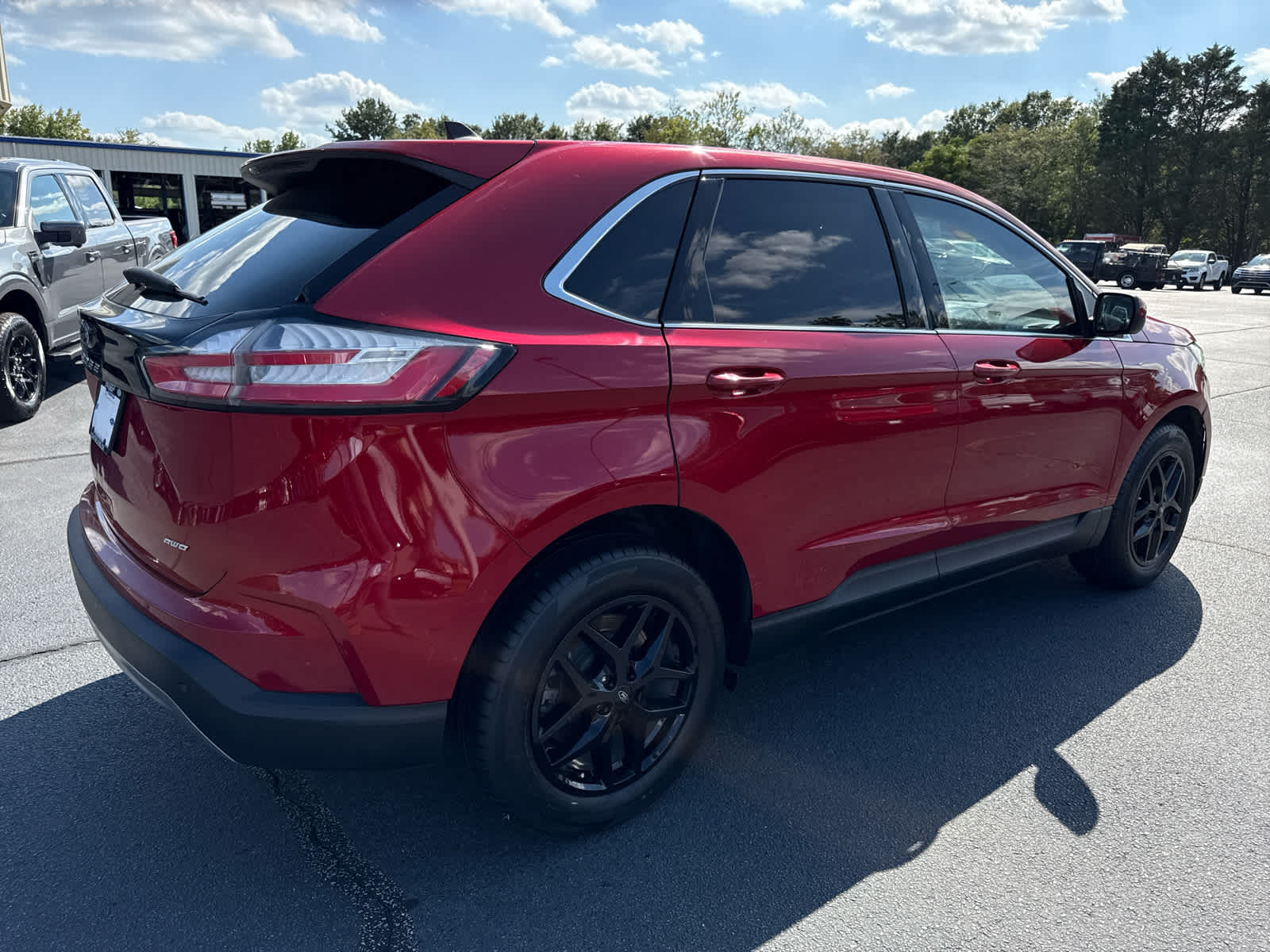 2022 Ford Edge SEL photo 2