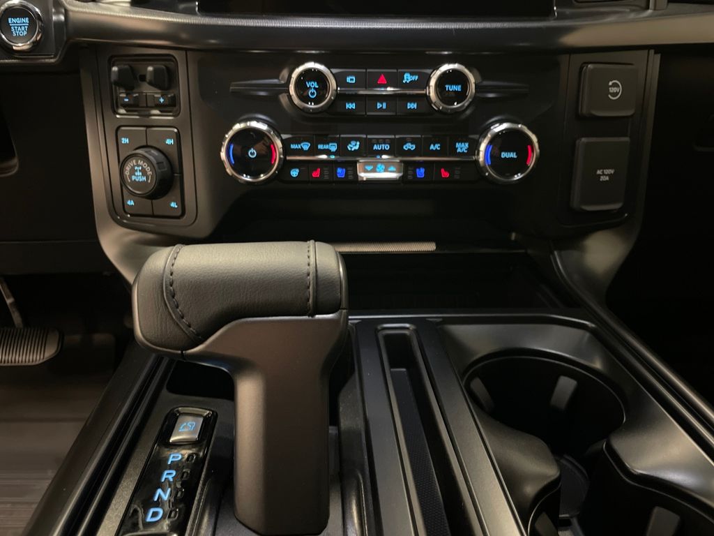 2025 Ford F-150 Lariat photo 9