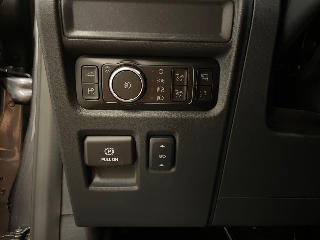 2025 Ford F-150 Lariat photo 10
