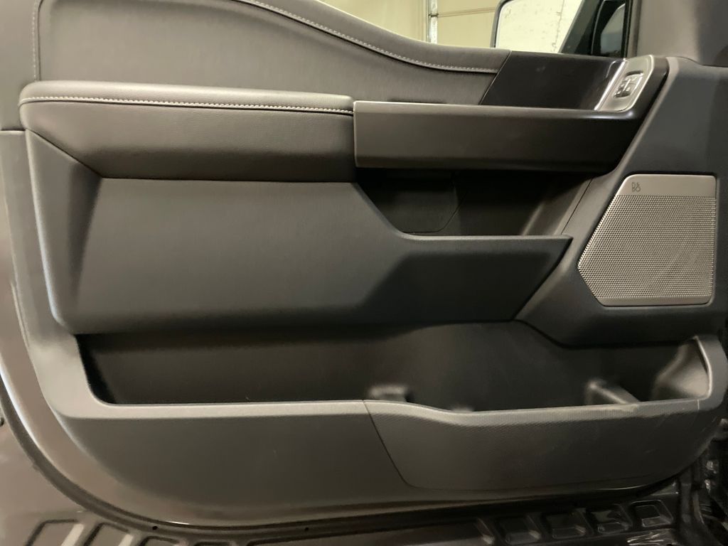 2025 Ford F-150 Lariat photo 13
