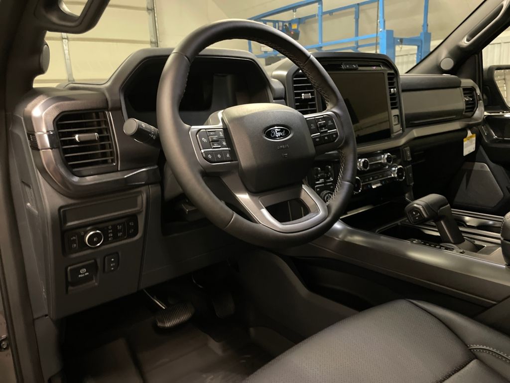 2025 Ford F-150 Lariat photo 14