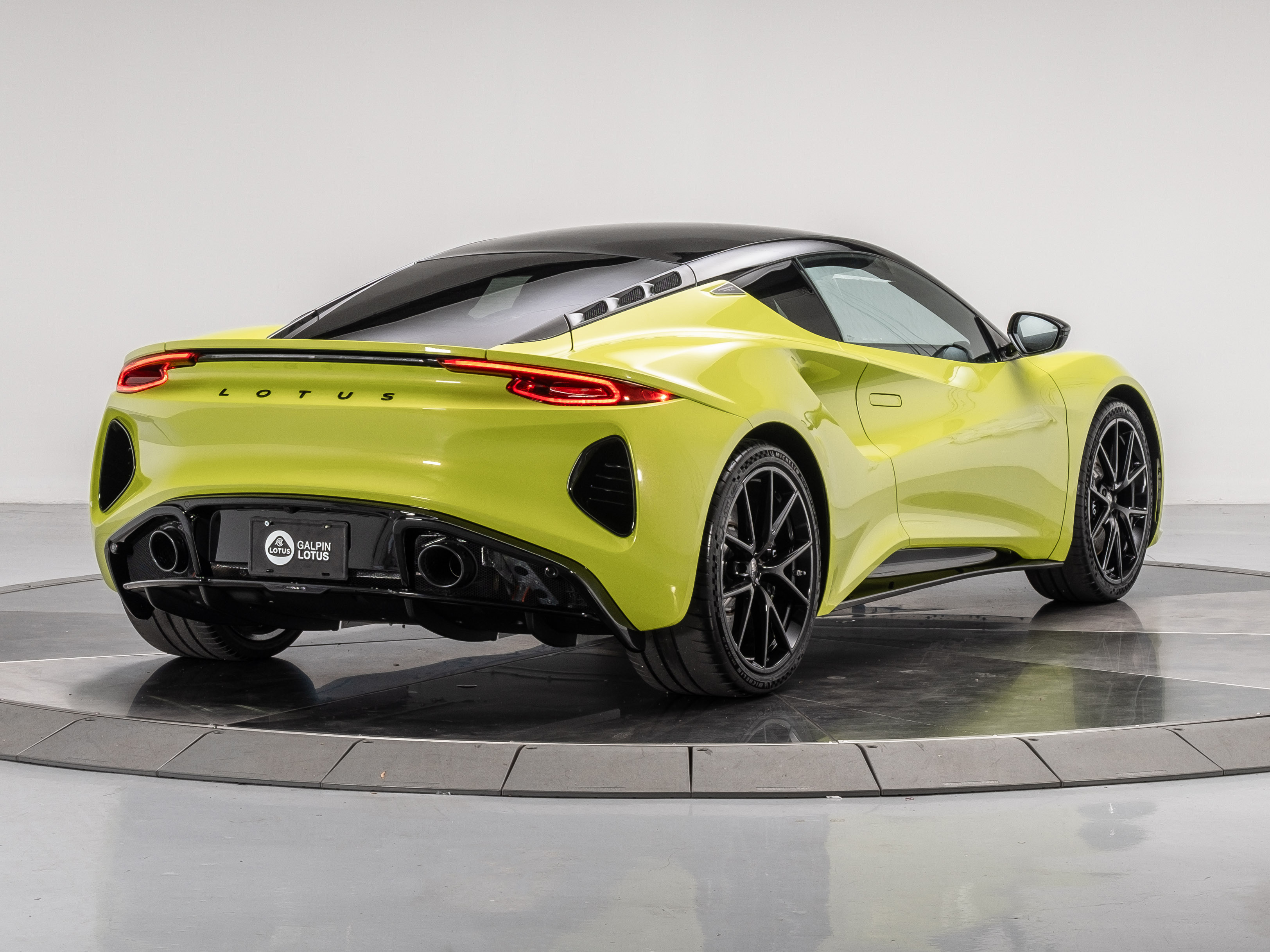 2025 Lotus Emira Base photo 5