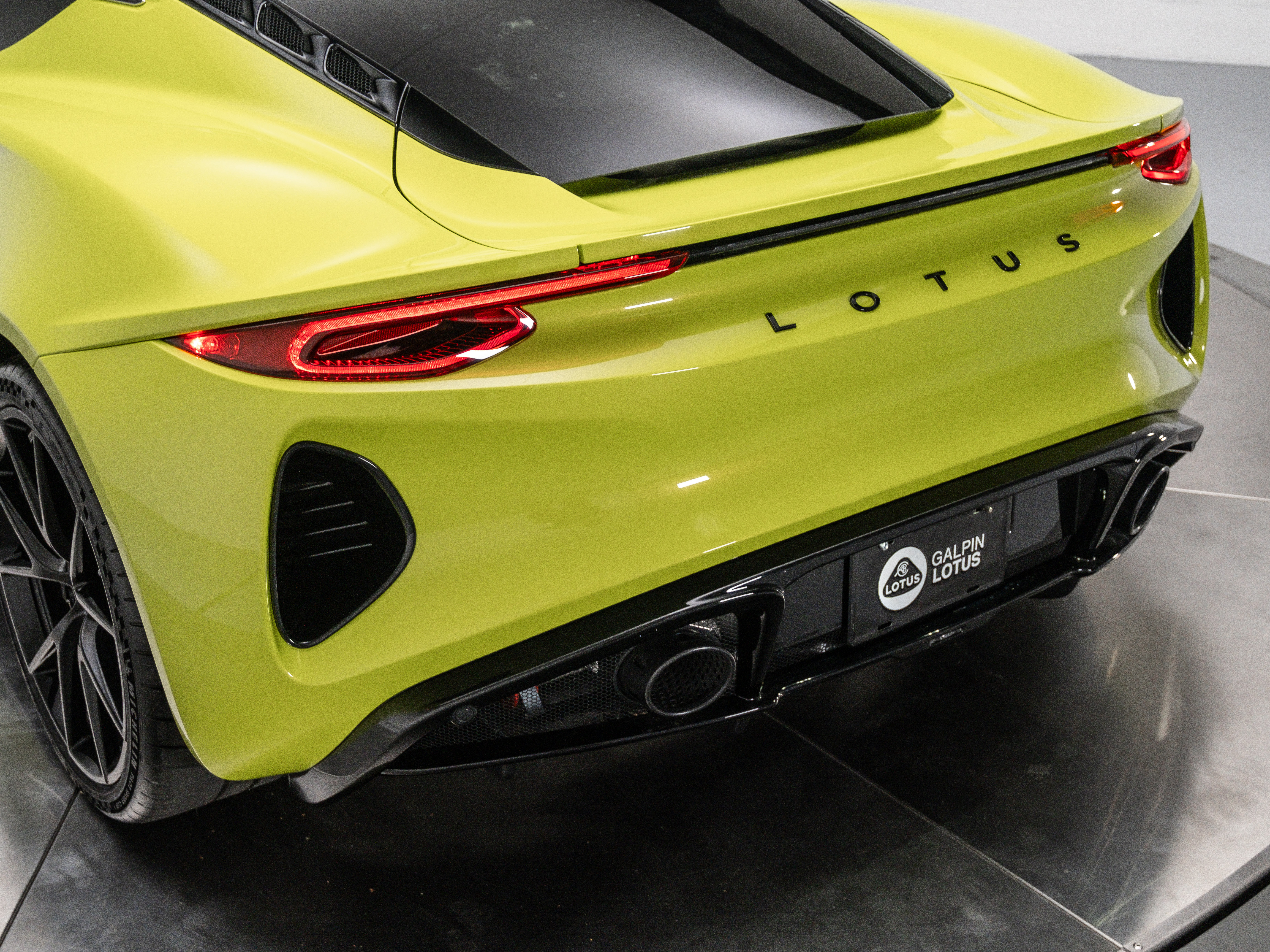 2025 Lotus Emira Base photo 6