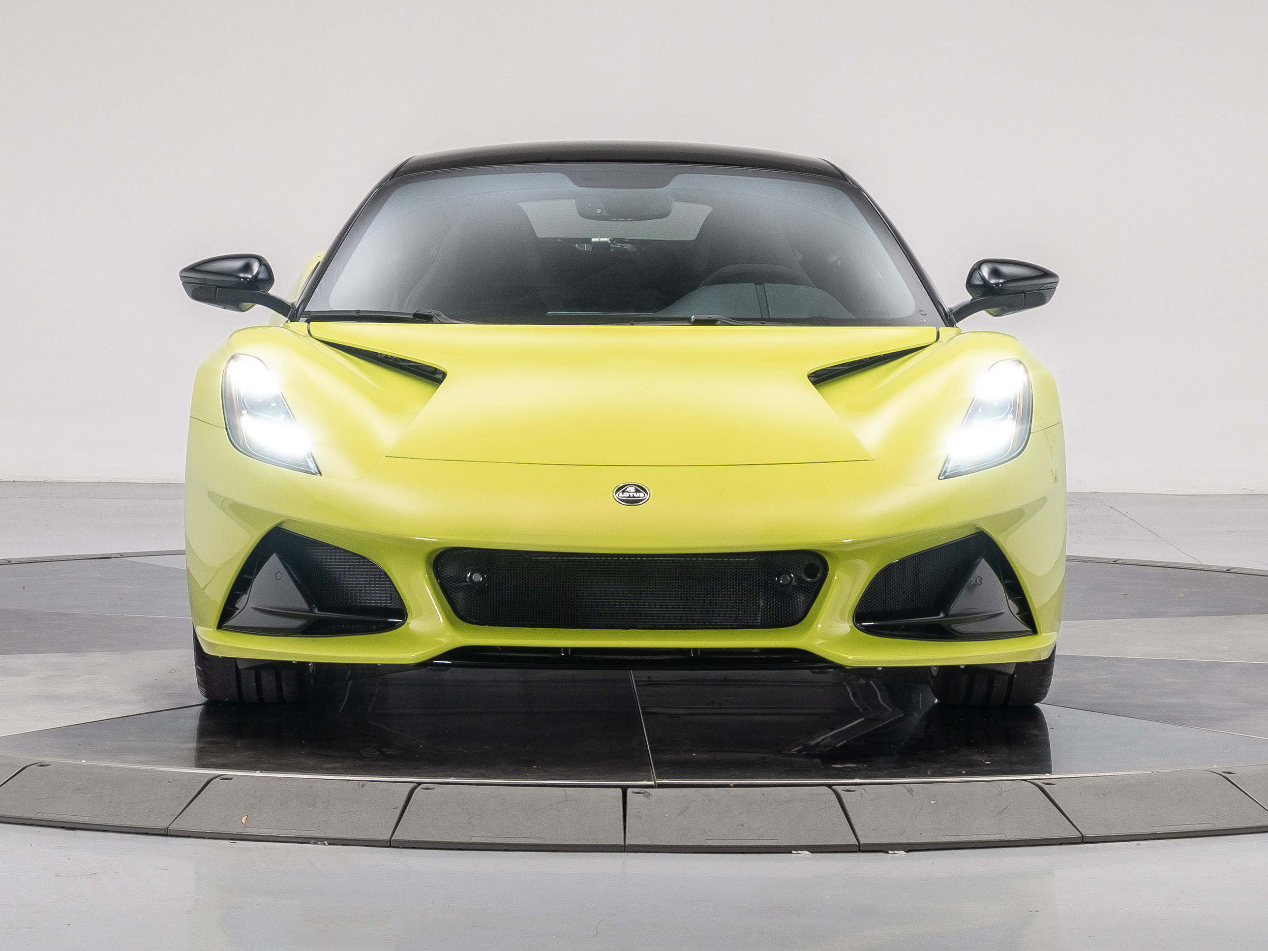 2025 Lotus Emira Base photo 9