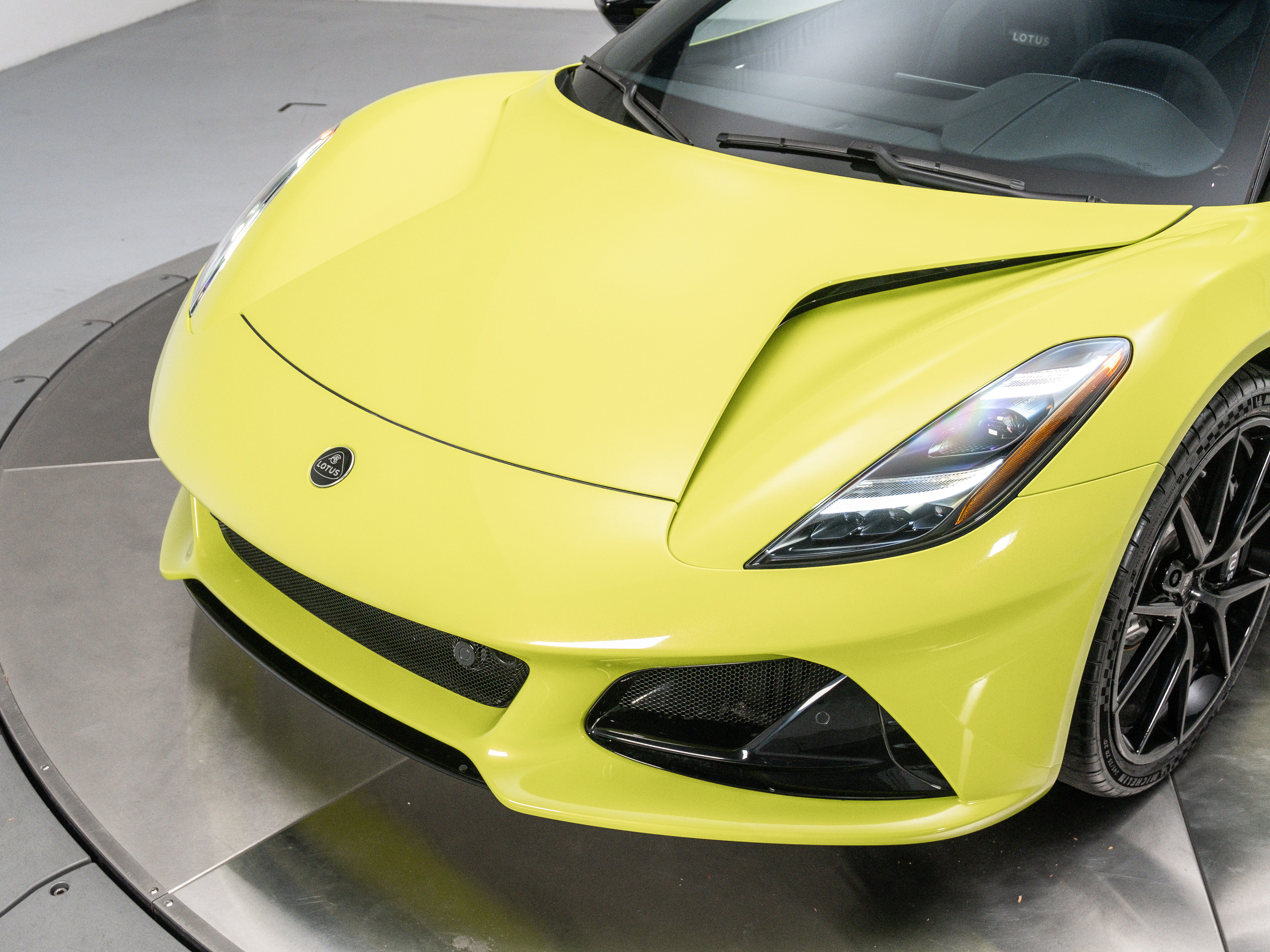 2025 Lotus Emira Base photo 10