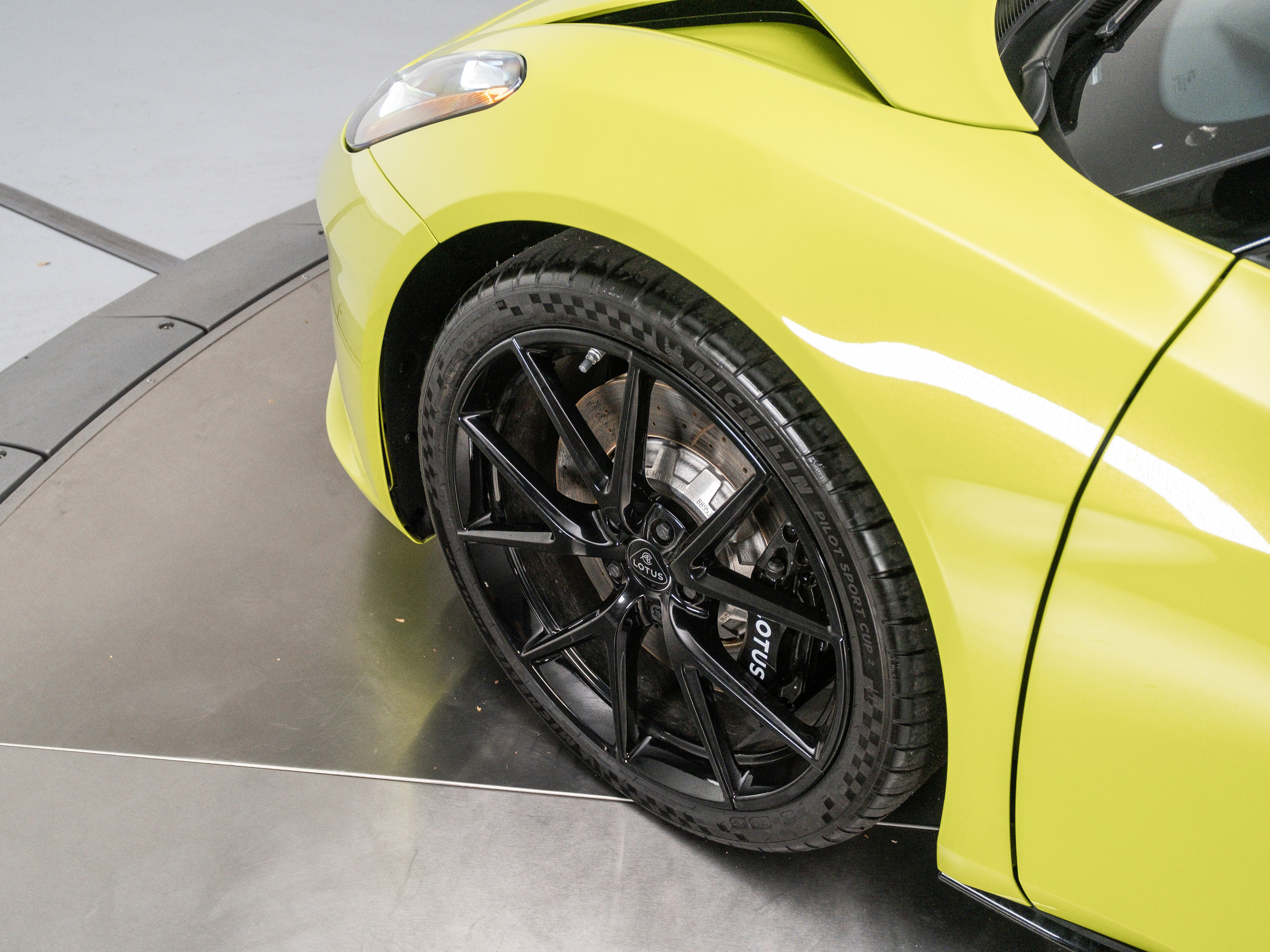 2025 Lotus Emira Base photo 13