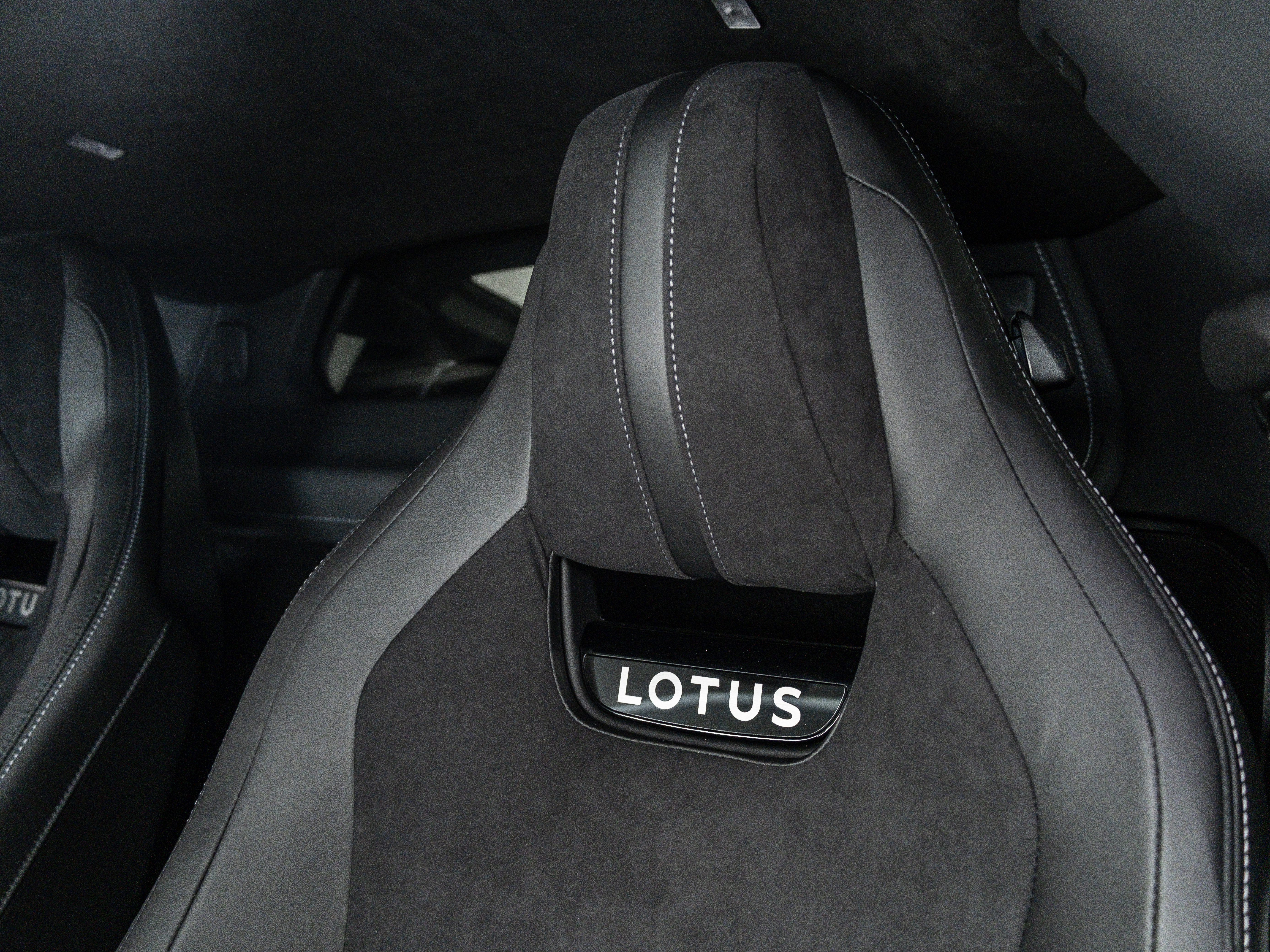 2025 Lotus Emira Base photo 14