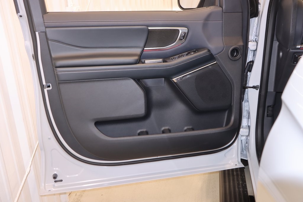 2025 Ford Expedition Platinum photo 9