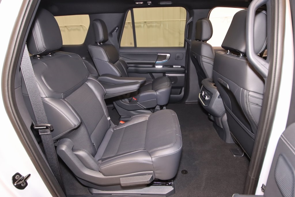 2025 Ford Expedition Platinum photo 17