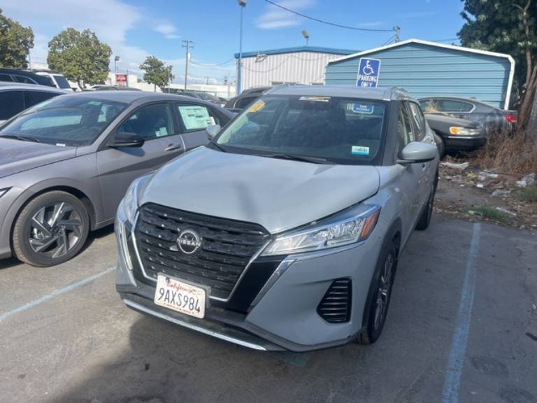 2022 Nissan Kicks SV