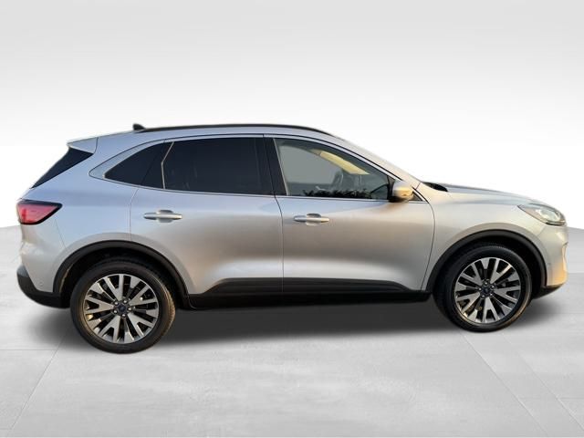 2020 Ford Escape Titanium photo 2