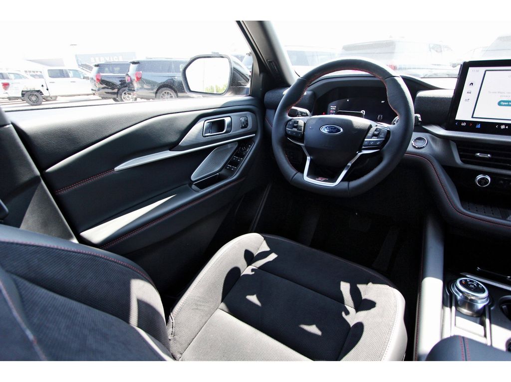 2025 Ford Explorer ST photo 2