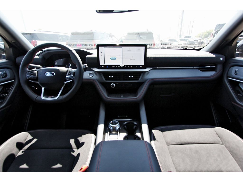 2025 Ford Explorer ST photo 3