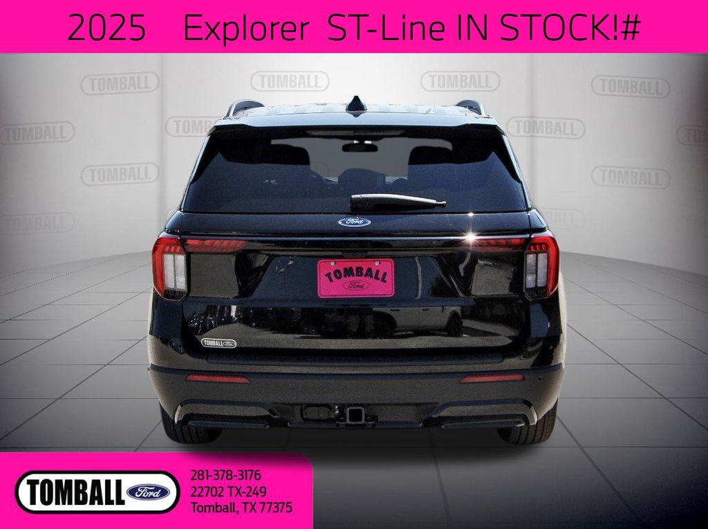 2025 Ford Explorer ST-Line photo 2