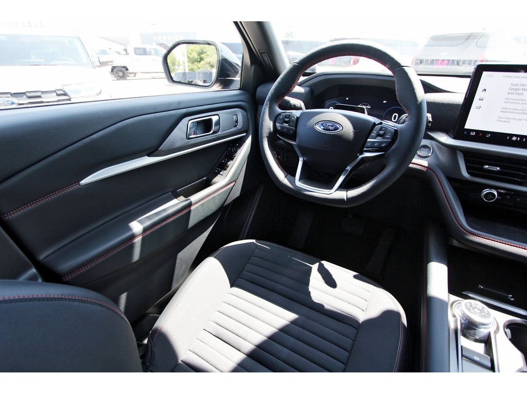 2025 Ford Explorer ST-Line photo 4