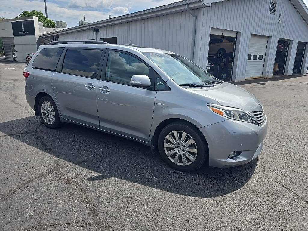 2016 Toyota Sienna Limited Premium photo 12