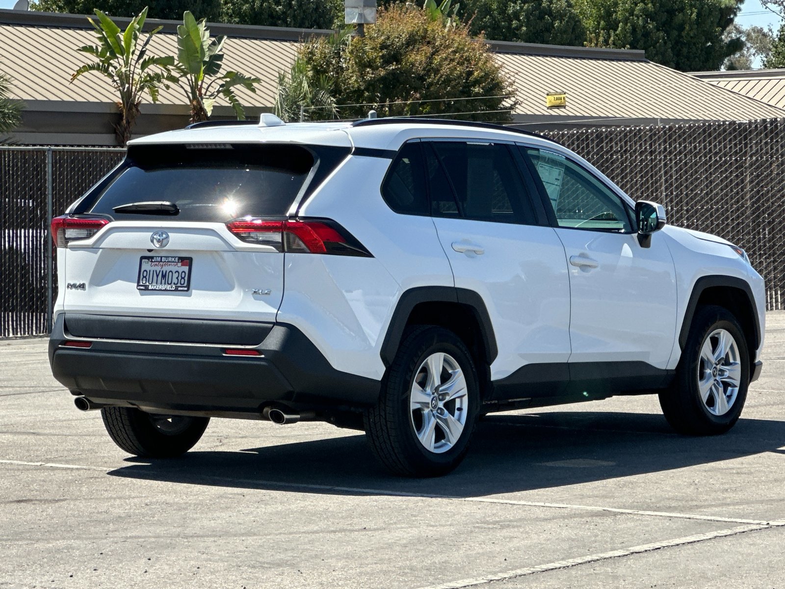 2021 Toyota RAV4 XLE photo 2