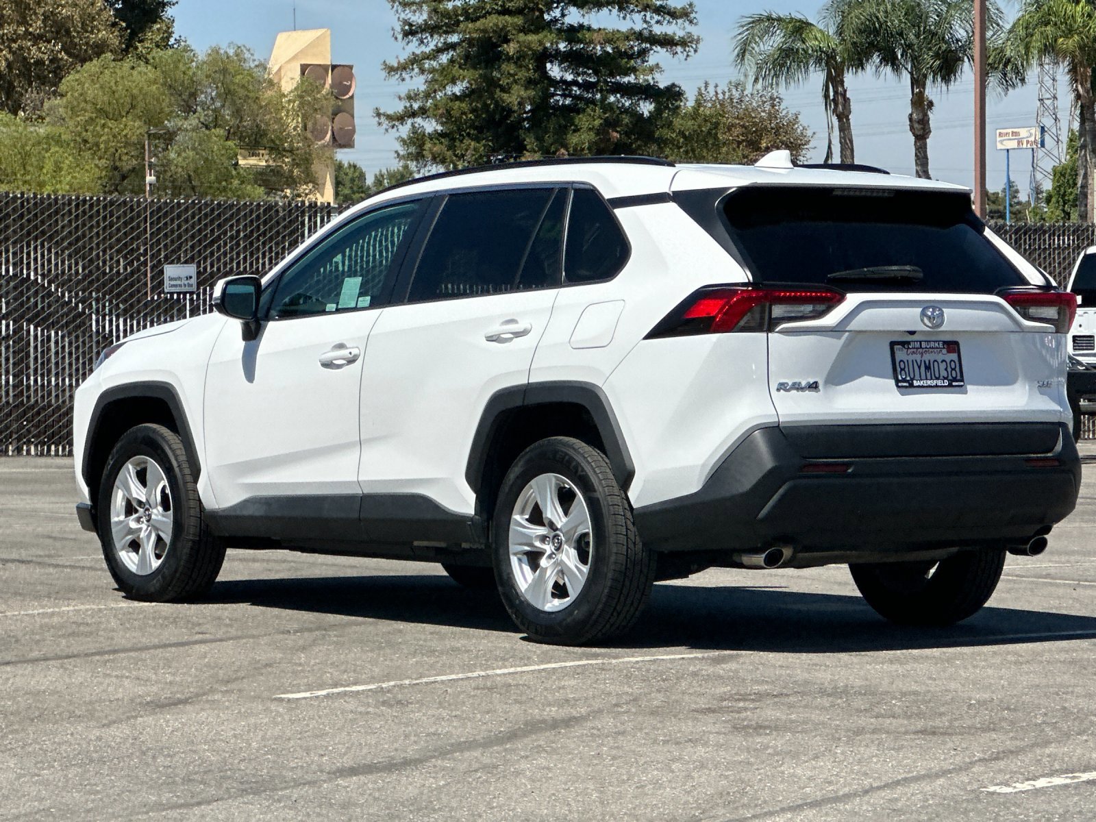 2021 Toyota RAV4 XLE photo 4