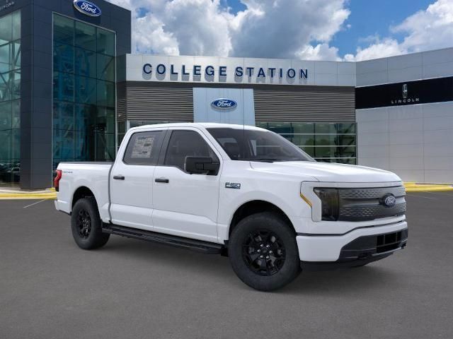 2025 Ford F-150 Lightning XLT photo 6