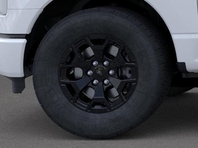 2025 Ford F-150 Lightning XLT photo 17