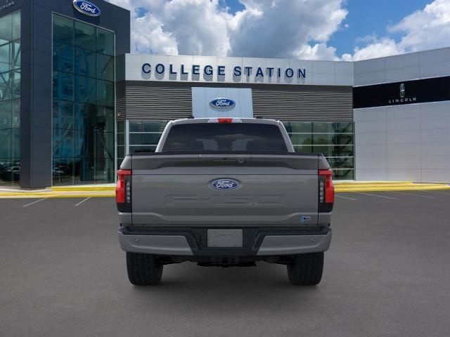2025 Ford F-150 Lightning photo 4