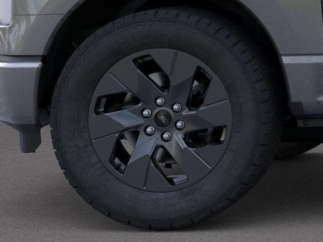 2025 Ford F-150 Lightning photo 18