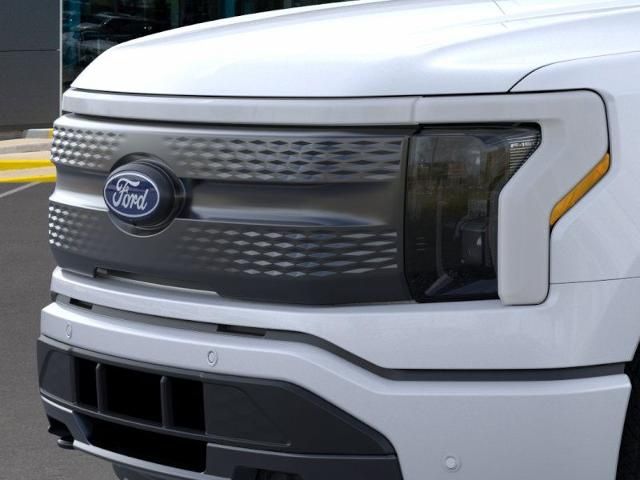 2025 Ford F-150 Lightning photo 16