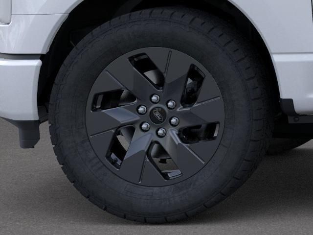 2025 Ford F-150 Lightning photo 18