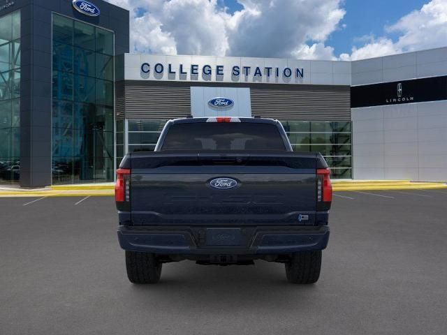 2025 Ford F-150 Lightning photo 4