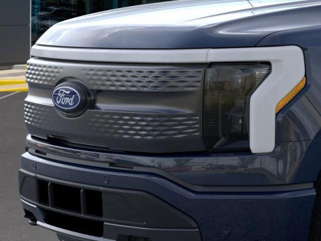 2025 Ford F-150 Lightning photo 16