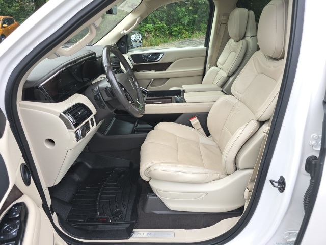 2019 Lincoln Navigator L Reserve photo 2