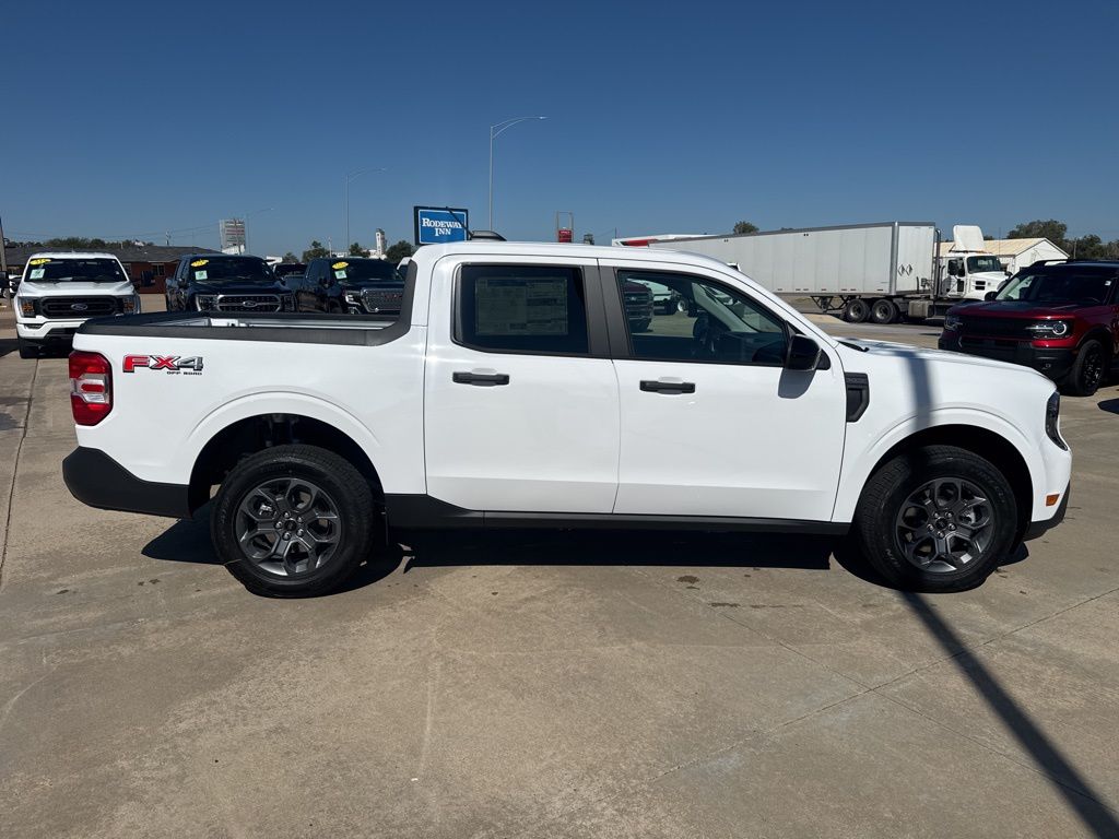 2025 Ford Maverick XLT photo 3