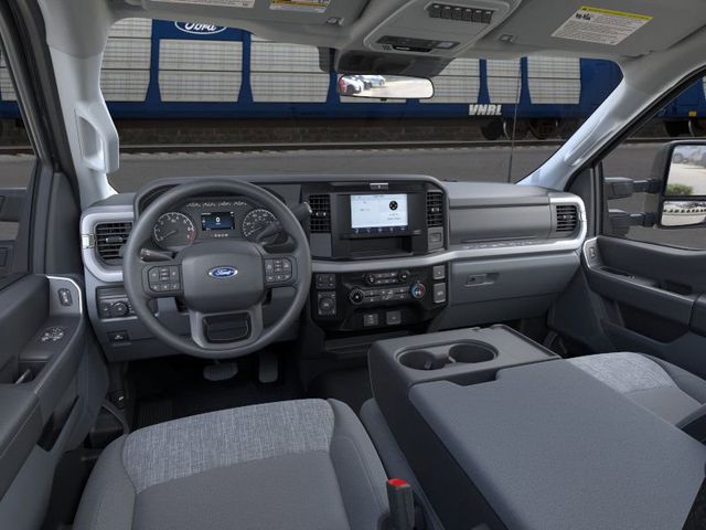 2026 Ford F-350 XLT photo 9