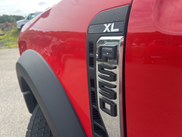 2026 Ford F-550 photo 8