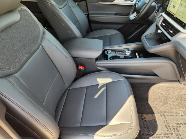 2025 Ford Explorer photo 6