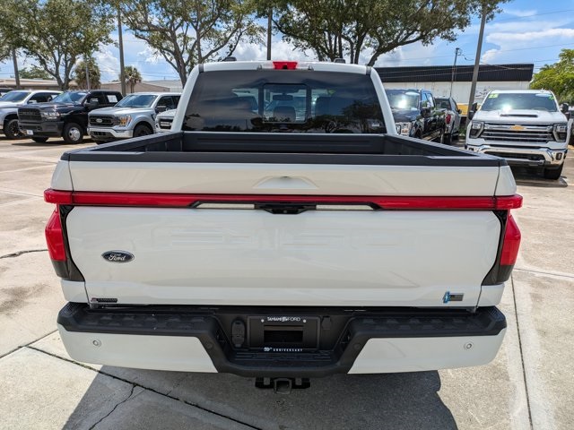 2023 Ford F-150 Lightning Platinum photo 2