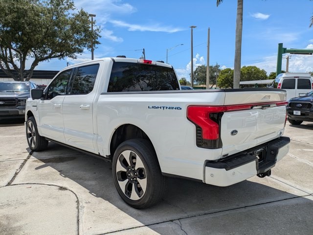 2023 Ford F-150 Lightning Platinum photo 3