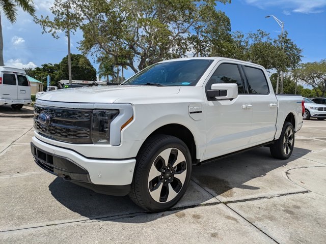 2023 Ford F-150 Lightning Platinum photo 4