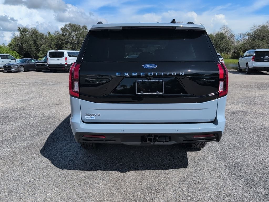 2025 Ford Expedition photo 4